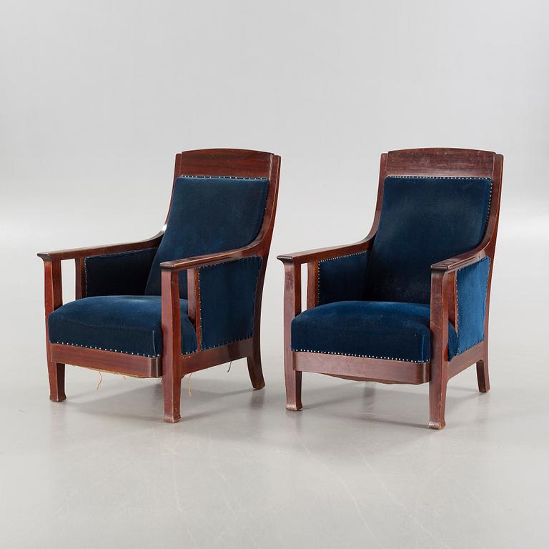 A pair of jugend armchairs from the early 20th century.