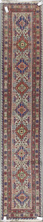 GALLERIMATTA, orientalisk, ca 358x70 cm.