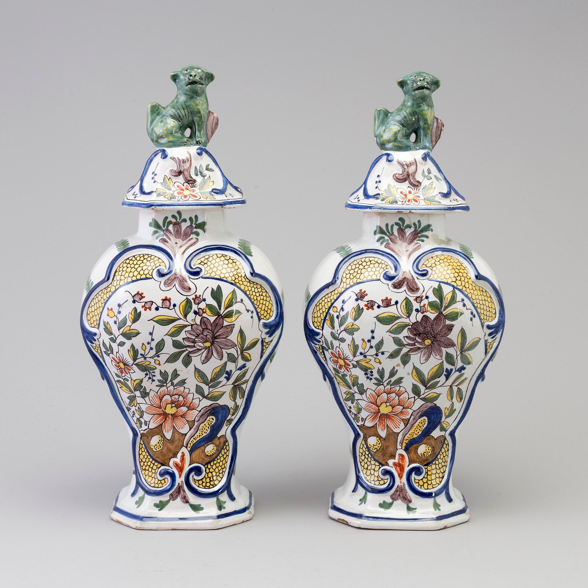 A pair of faience lidded urns, 18th/19th century.