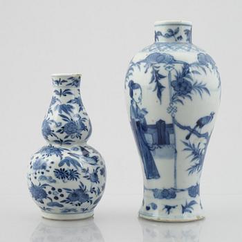A group of four porcelain vases, Qing dynasty, 19th century/around 1900.