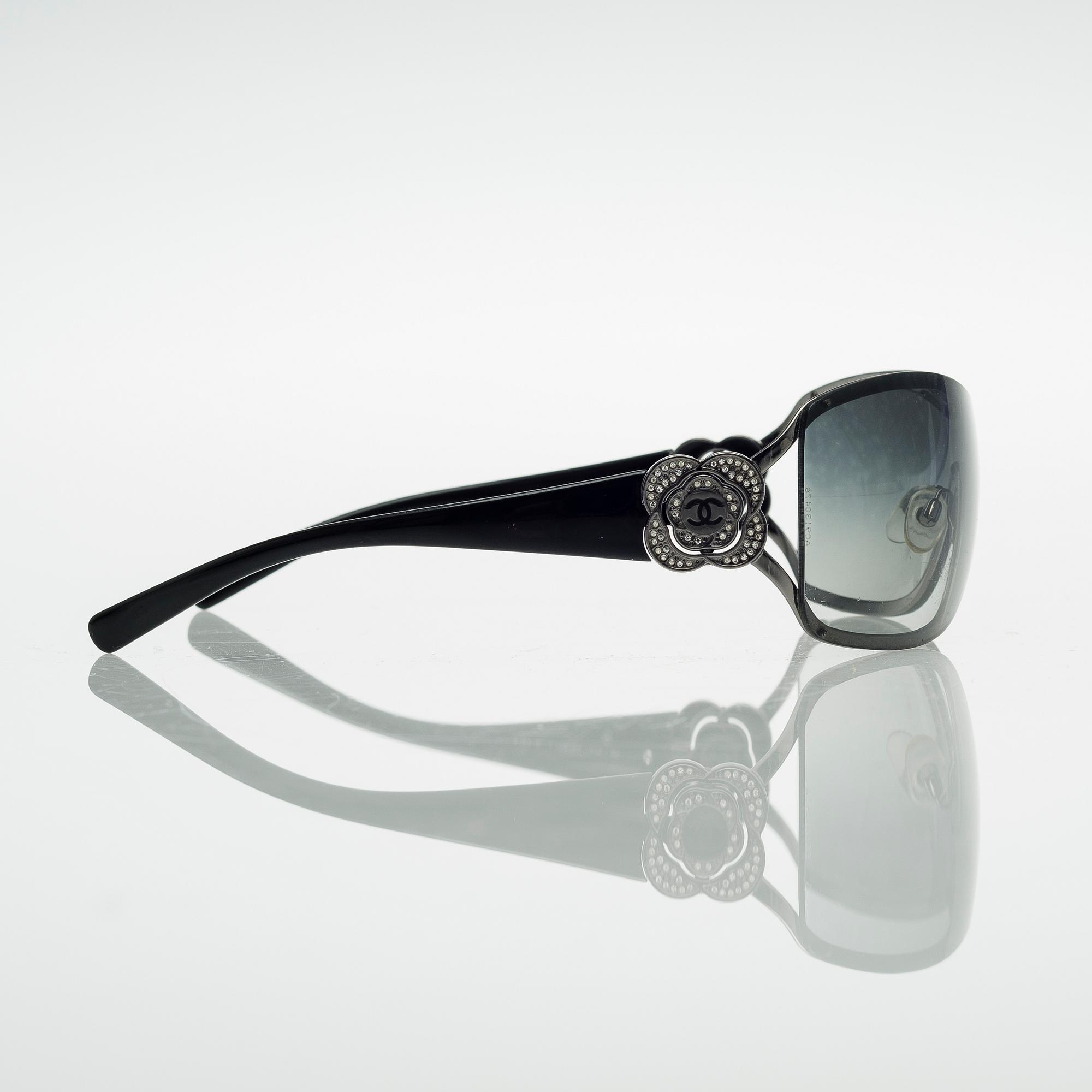 AURINKOLASIT, Chanel.