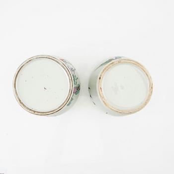 A set of two Chinese vases, 20th century.