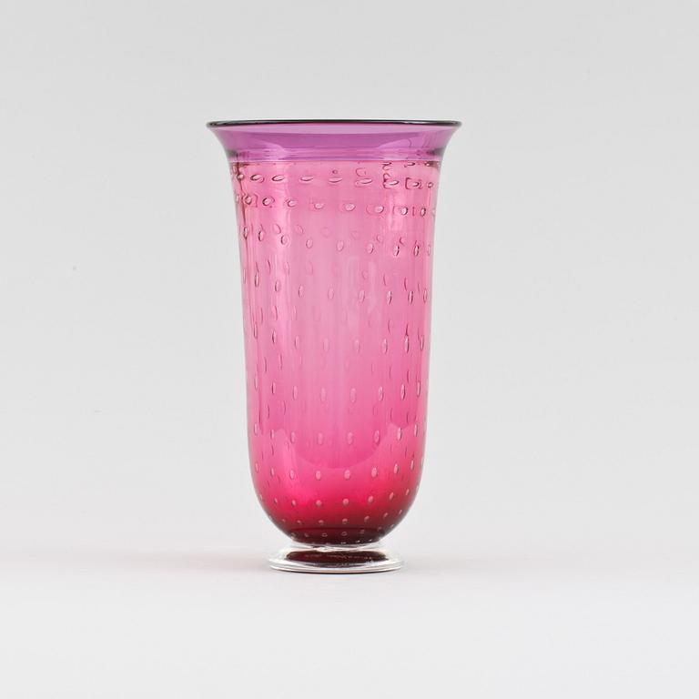 VAS, glas. Wilke Adolfsson, Orrefors. Signerad och daterad -99.