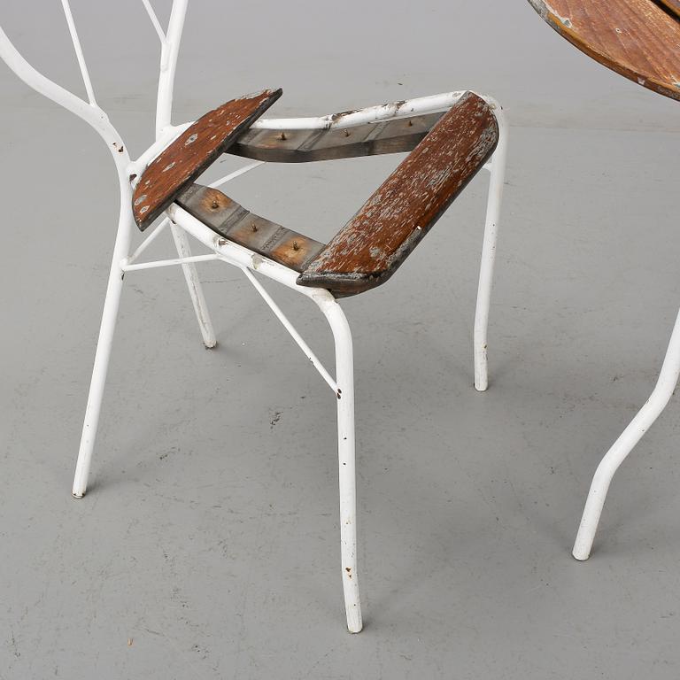 TRÄDGÅRDSGRUPP, 3 st, "Pia" Tore Ahlsén, Gärsnäs, formgivna 1942.