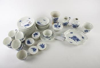 KAFFESERVIS, 42 delar, porslin, Royal Copenhagen "Blå blomst".