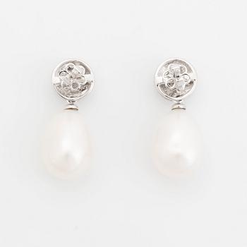 A pair of 18K white gold and cultured pearls earrings set with round brilliant-cut diamonds.