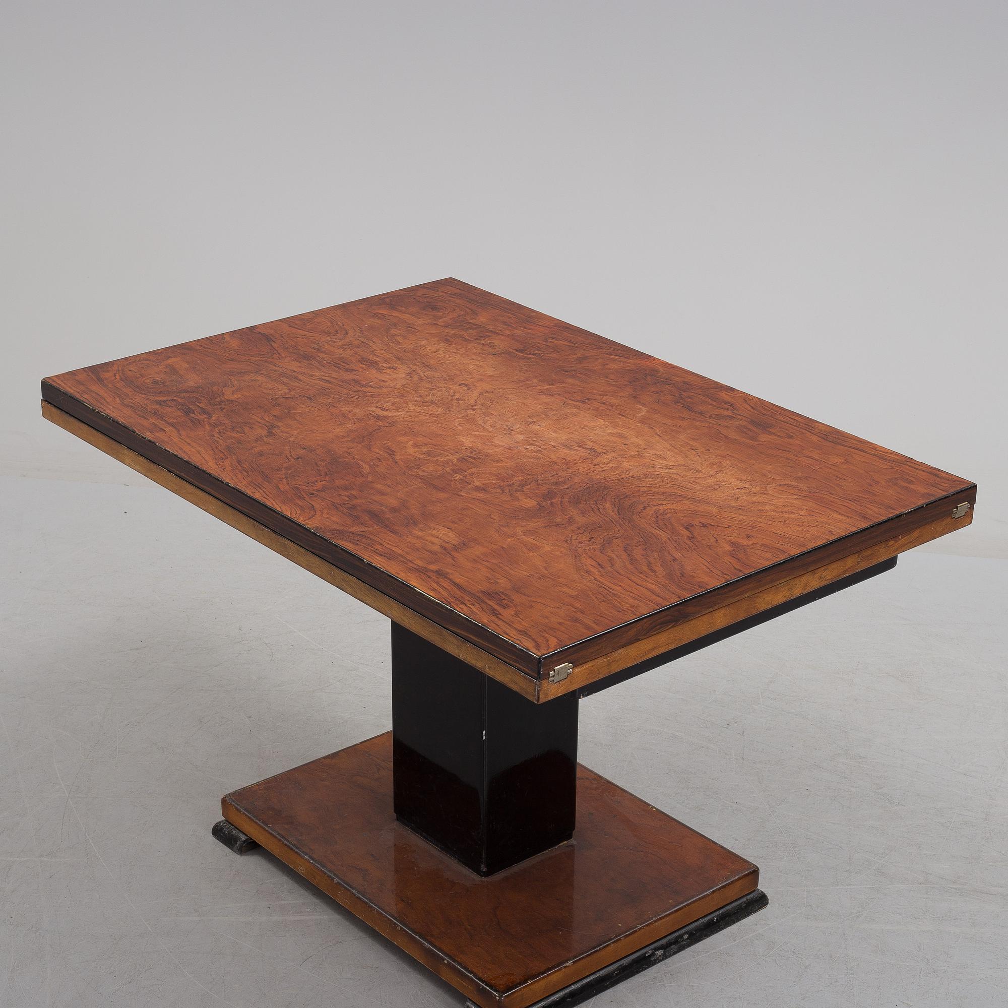 A 1930s coffee table by "Idealbordet" from Umeå.