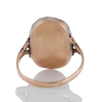 Ring med rosenslipade diamanter.