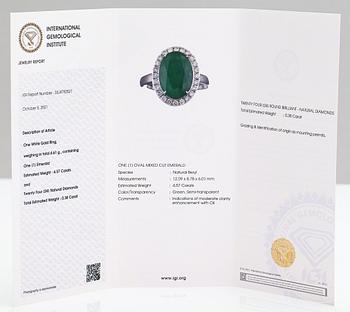 Sormus, 14K valkokultaa, smaragdi n. 4.57 ct ja timantteja n. 0.38 ct yht. IGI -todistus.