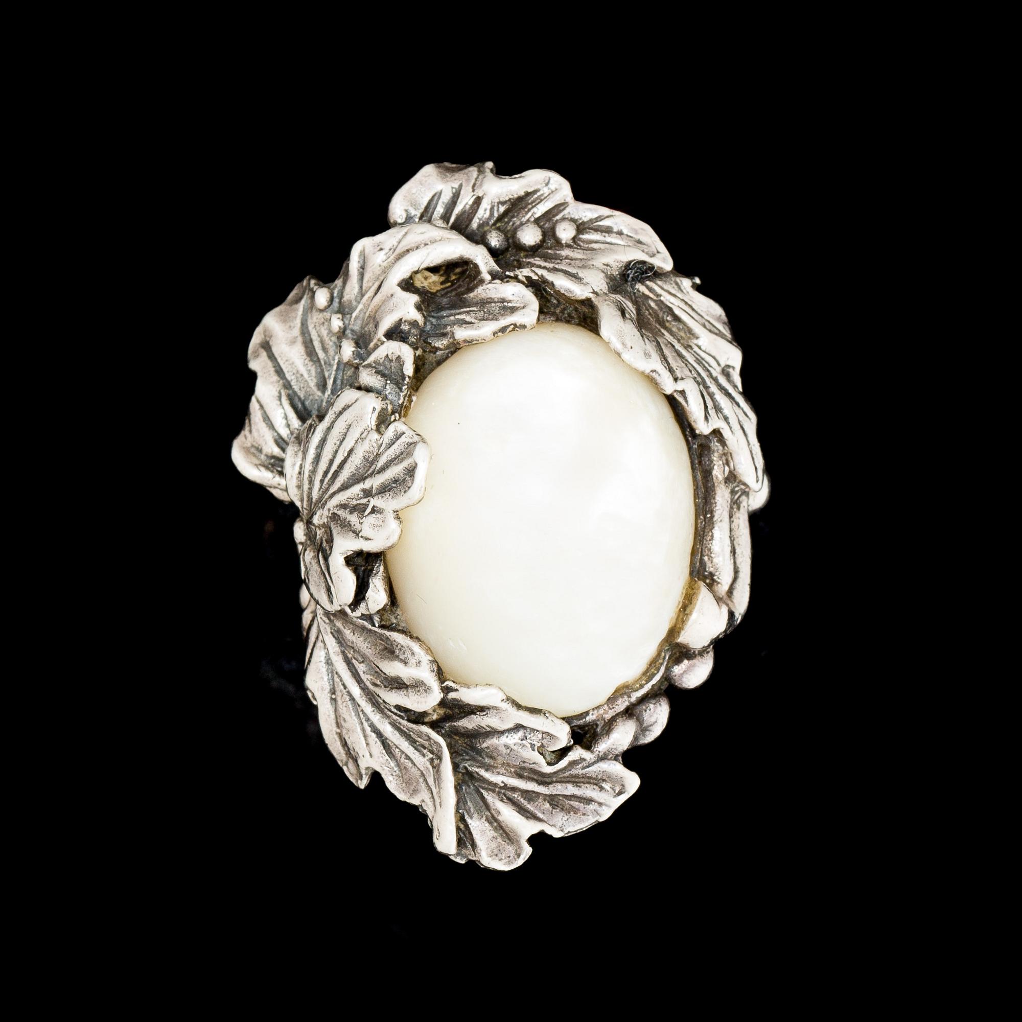 RING, silver, månsten. Vikt ca 16g.