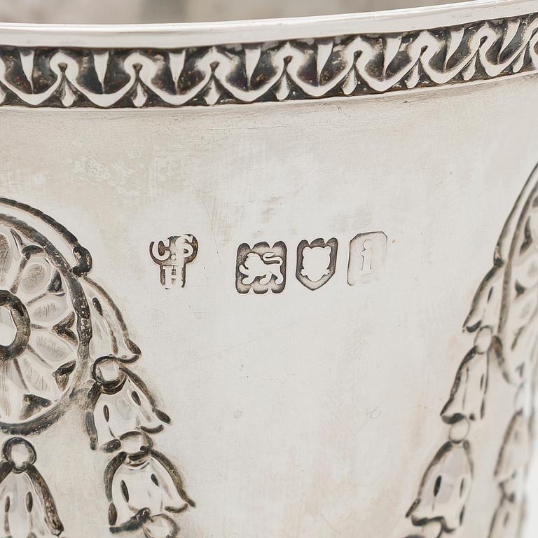 Charles Stuart Harris, bägare på fot, sterling silver, London 1924.