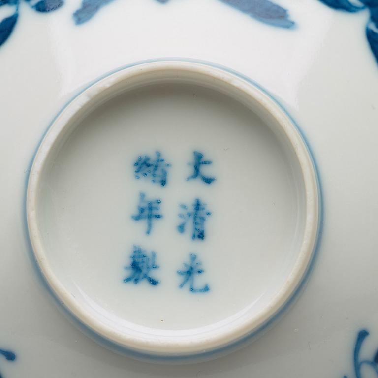 A pair of blue and white bowls, Qing dynasty, Guangxu mark and period (1875-1908).