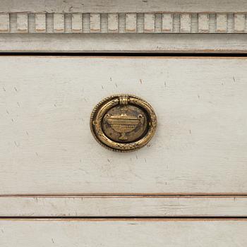 A chest of drawers, 19th century.