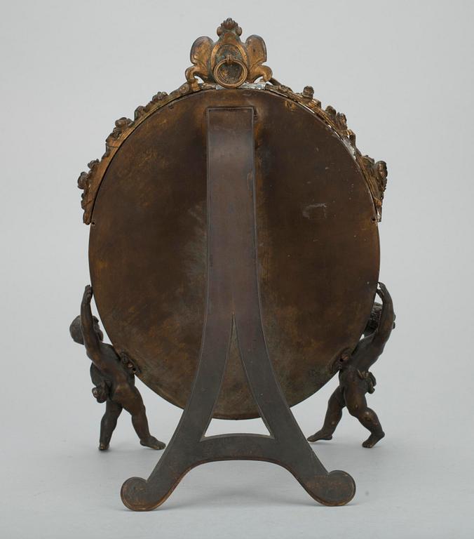 BORDSSPEGEL, bl.a. mässing och emalj, nyrenässans.