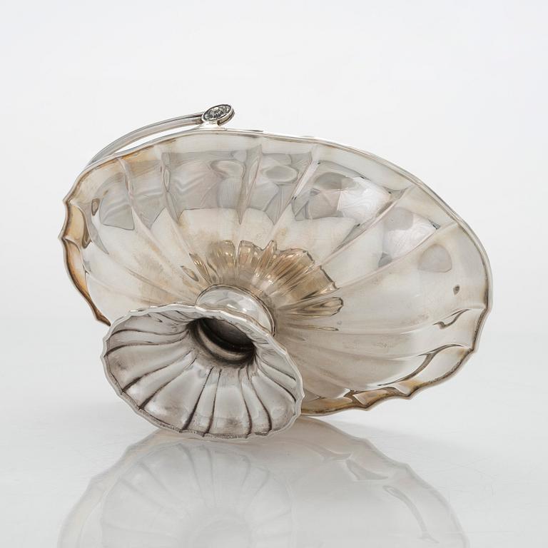 A set of six footed silver bowls, and a 
sweetmeat basket, Kultakeskus, Hämeenlinna 1943 and 1956.