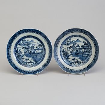 Eight odd Chinese blue and white porcelain dishes, Qing dynasty, Jiaqing.