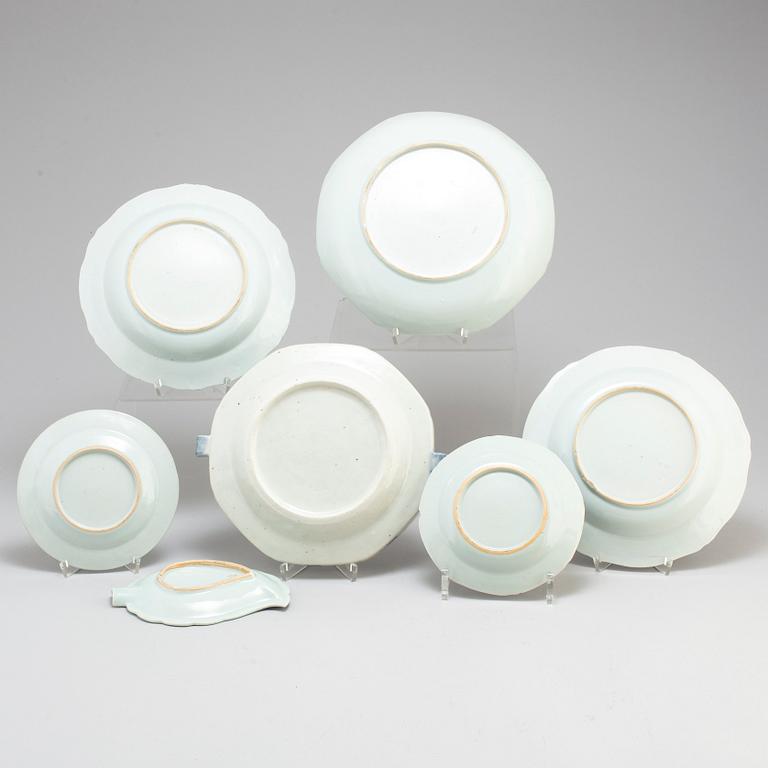 Four blue and white dishes, hot water dish, a pair of plates, Qing dynasty, Qianlong and Jiaqing.