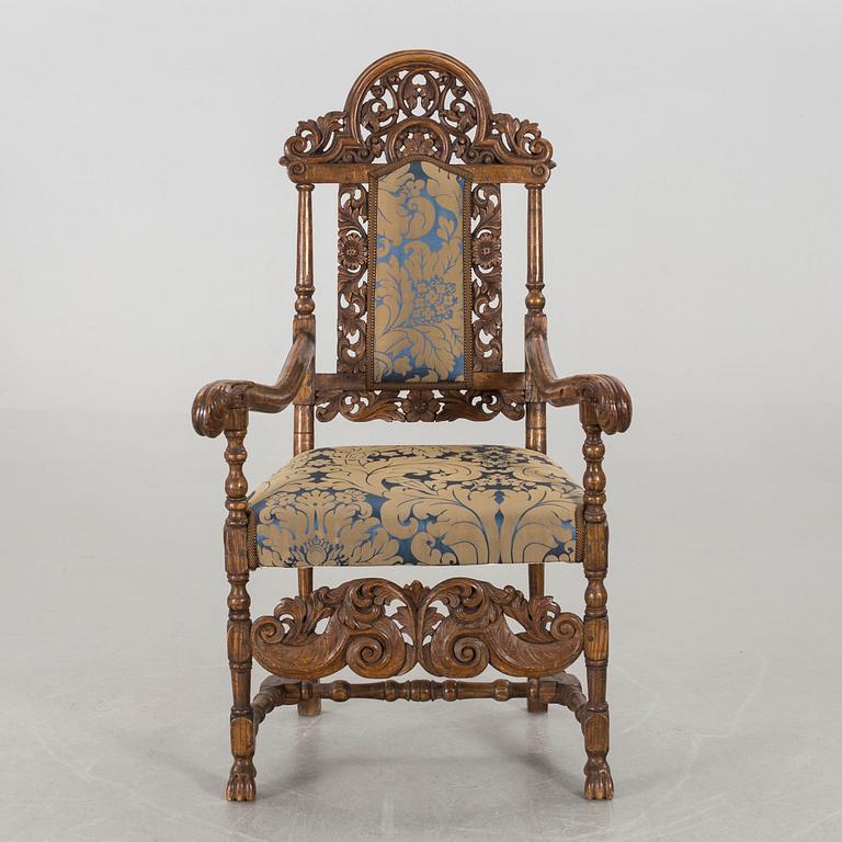 AN EARLY 18TH CENTURY ARMCHAIR.