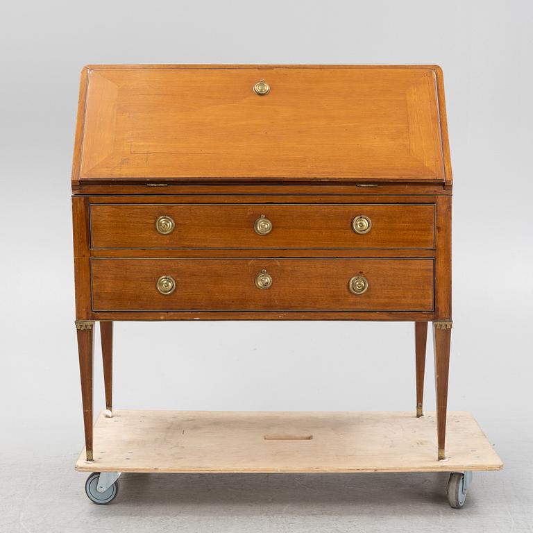A late Gustavian mahogany secretaire from the early 19th century.