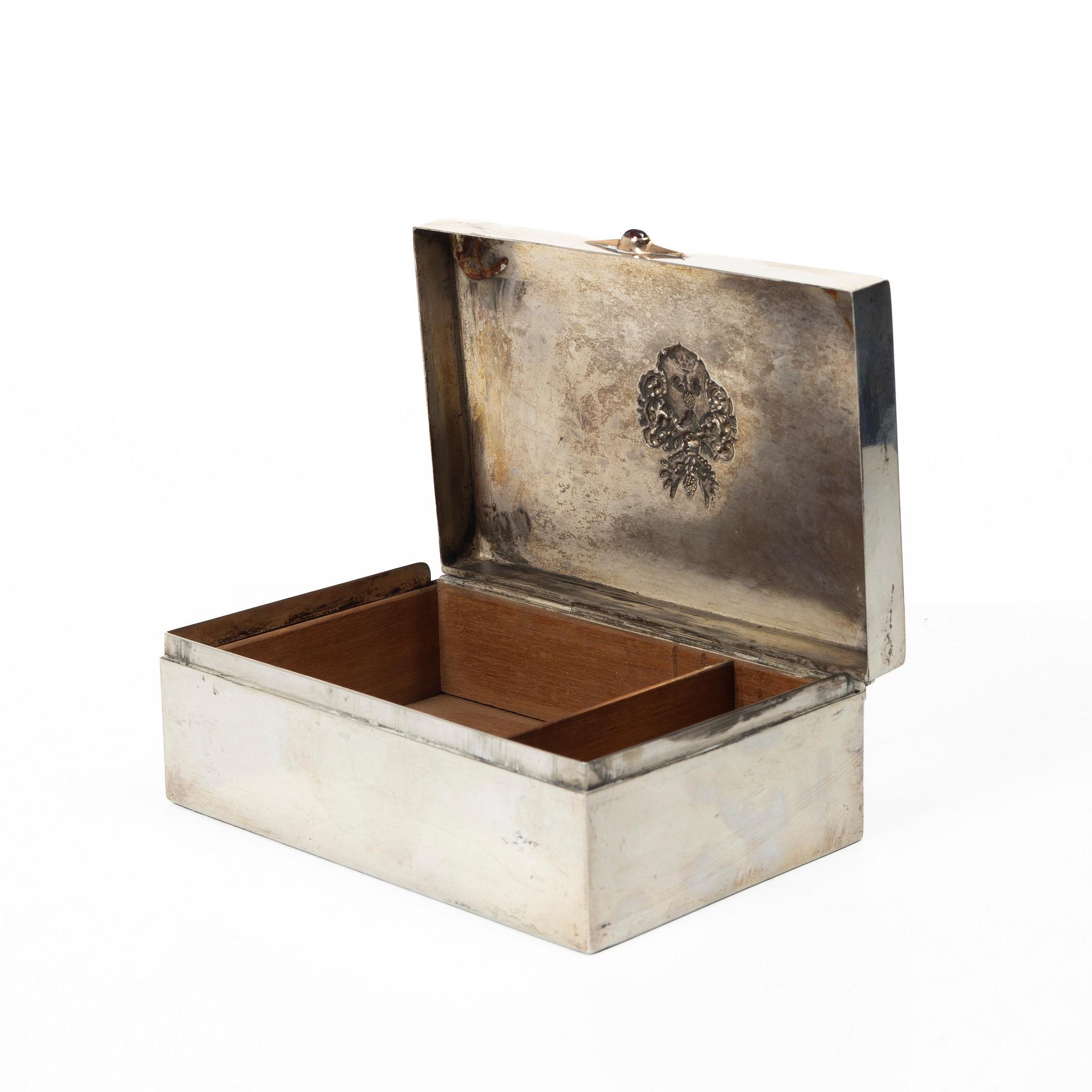 C.G. Hallberg, CG Hallberg, tobacco box, silver, Stockholm 1912, with the Wijnbladh family coat of arms.