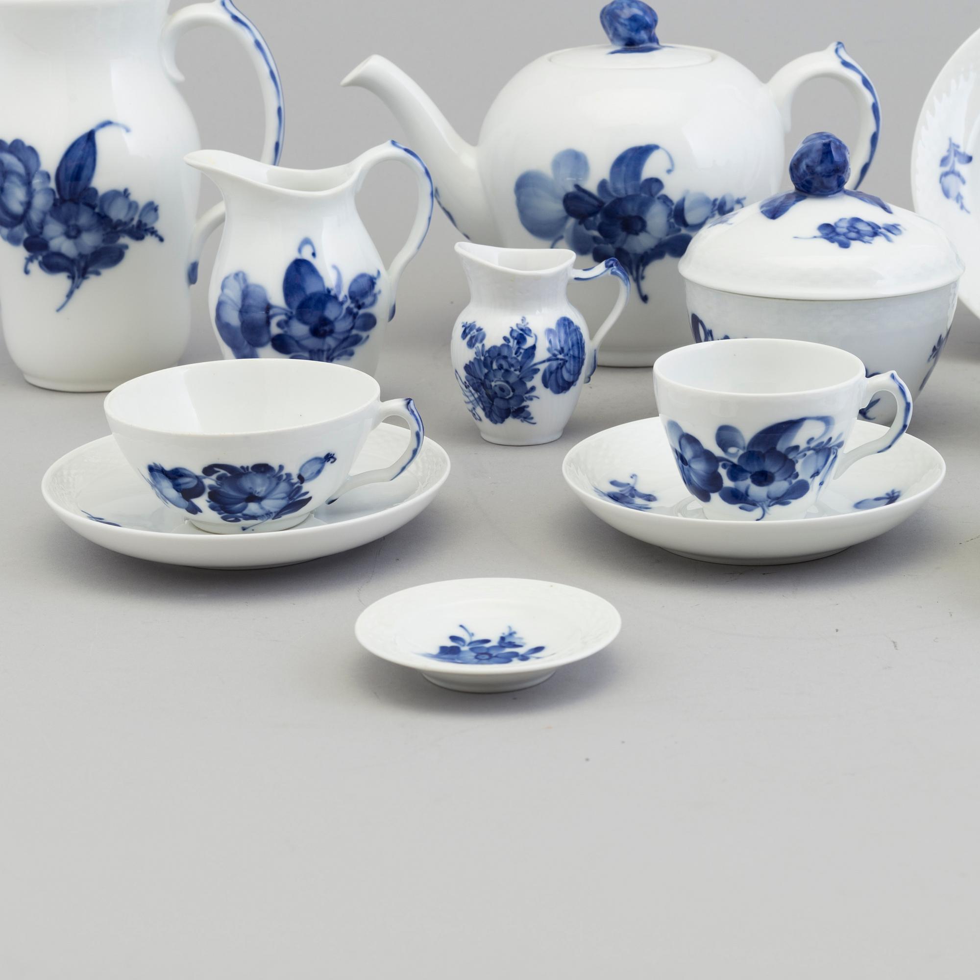 MAT- och KAFFESERVIS, 129 delar, porslin, "Blå Blomst", Royal Copenhagen, 1900-talets andra hälft.