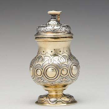 Dryckeskanna, silver, icke identifierad mästarstämpel, S:t Petersburg 1864.