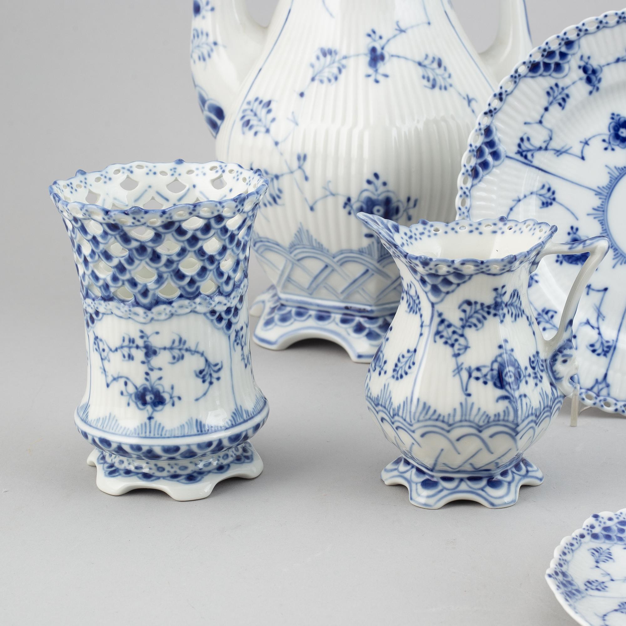 A whole- and half lace porcelain coffee service, 34 pcs "Musselmalet" from Royal Copenhagen.