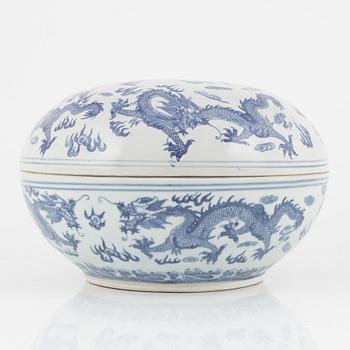 A blue and white box with cover, China, modern manufactory.