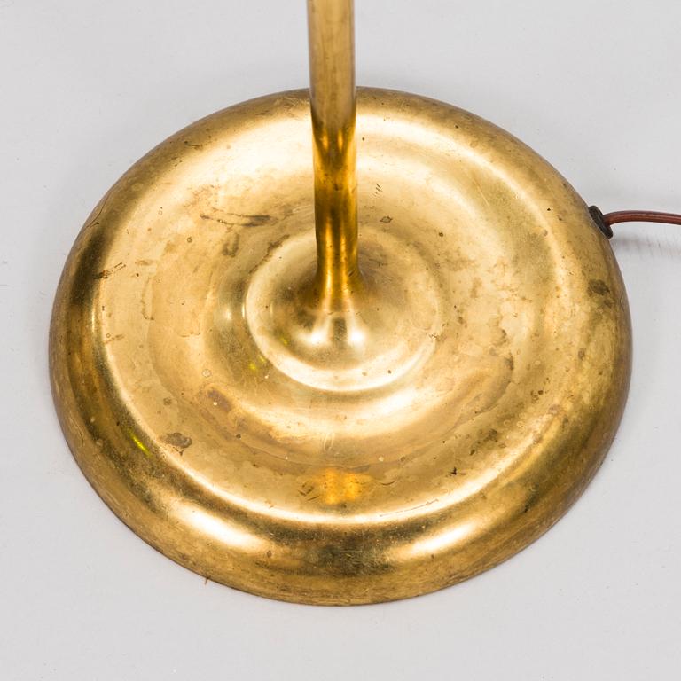 MAURI ALMARI, a mid 20th century '62046' floor lamp for Idman. Finland.