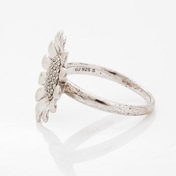 Georg Jensen, Sunflower ring with brilliant-cut diamonds.