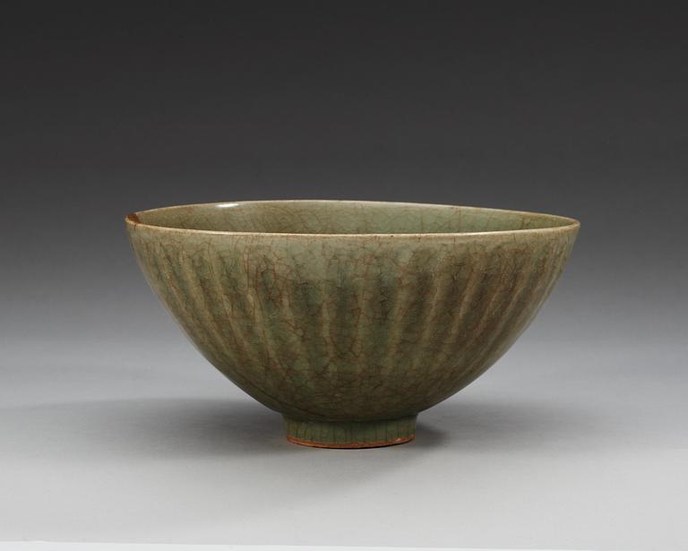 SKÅL, keramik. Yuan/Ming dynastin. Longquan.