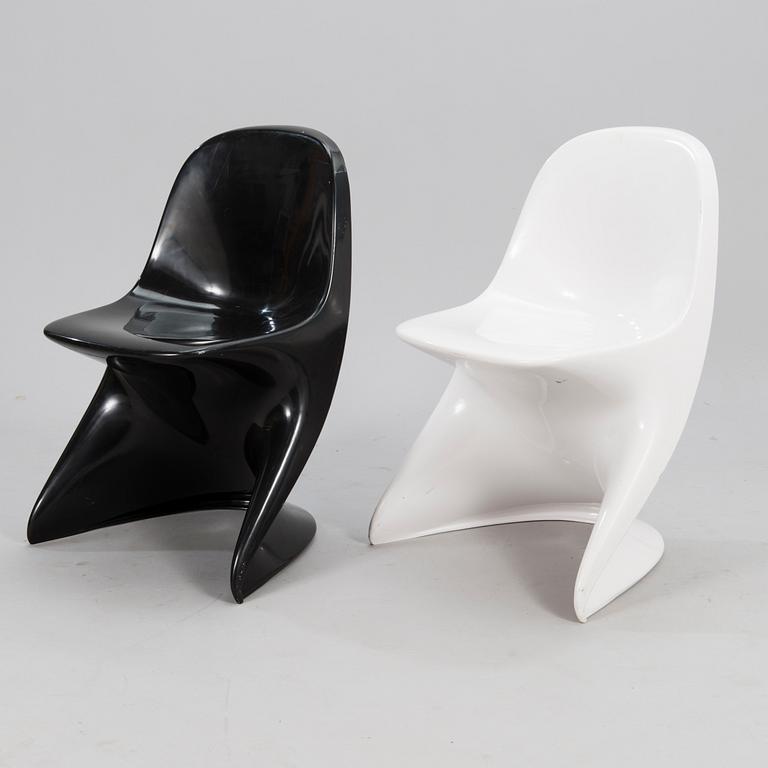 A pair of children's chairs, plastic, 'Casalino', design Alexander Begge for Casala, Germany. Late 20th century.