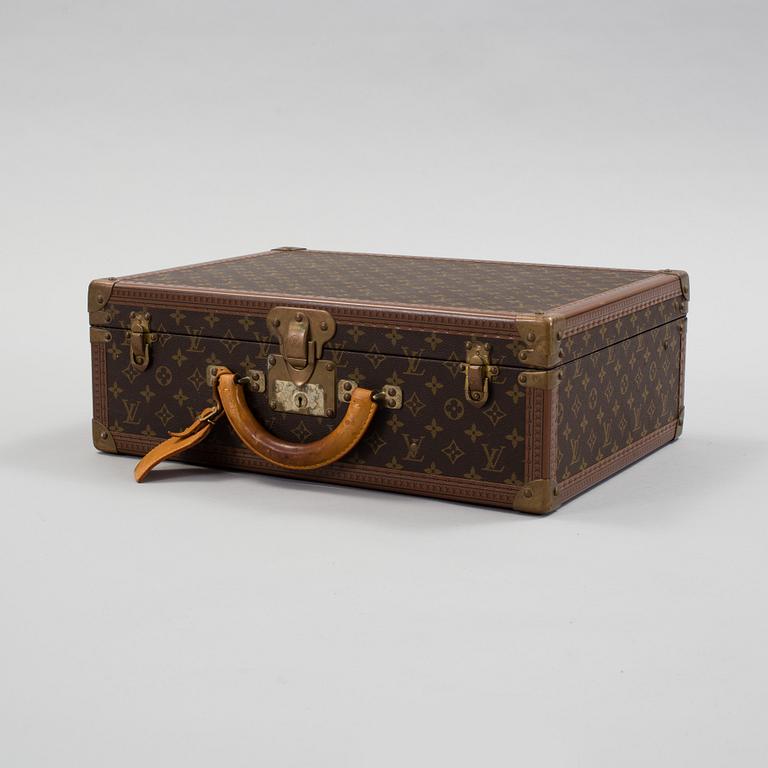 LOUIS VUITTON, a monogram canvas suitcase.