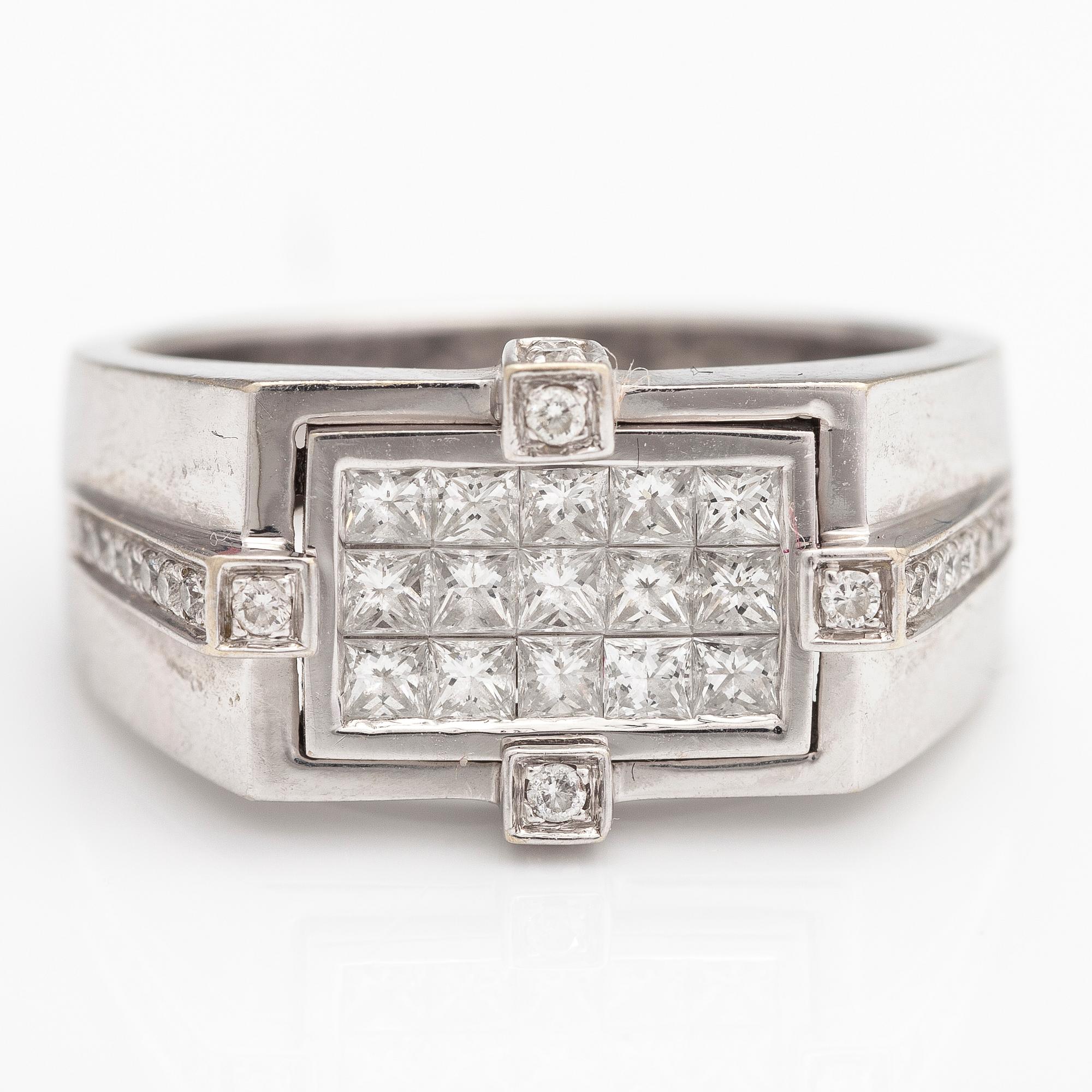 An 18K white gold ring with brilliant cut diamonds ca. 1.30 ct in total.