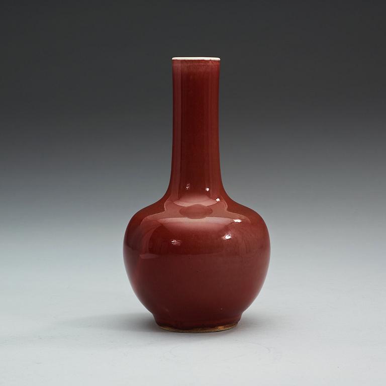 A sang de boef glazed vase, Qing dynasty (1644-1912).