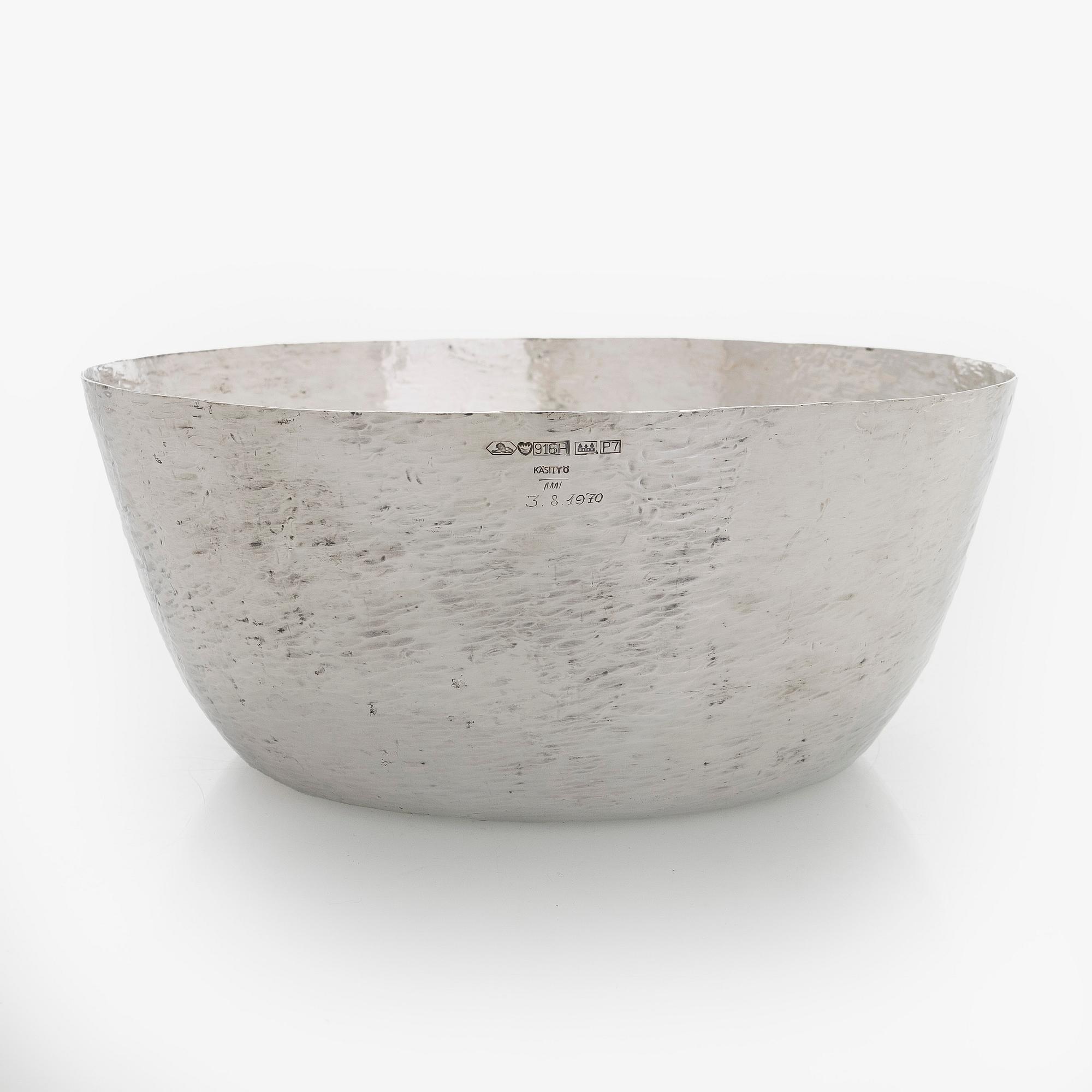 Tapio Wirkkala, boolimalja ja -kauha, hopeaa, palisanteri, Kultakeskus, Hämeenlinna, 1969.