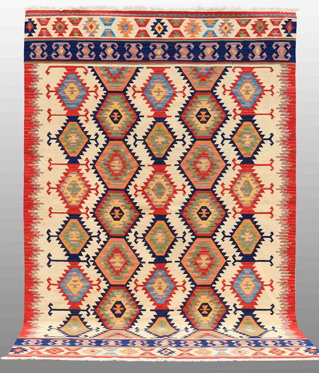 A CARPET, Kilim Shiraz, ca 300 x 200 cm.