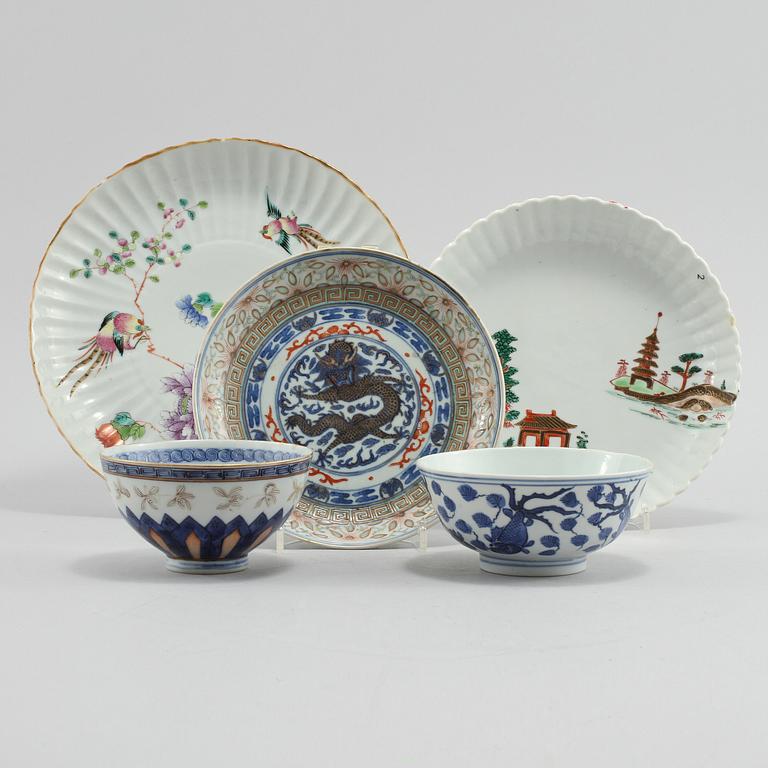 TALLRIKAR, 3 st samt SKÅLAR, 2 st, porslin, Kina, 1800-/1900-tal.