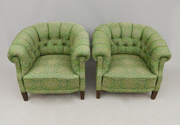 KLUBBFÅTÖLJER, 1 par, 1900-talets första hälft.