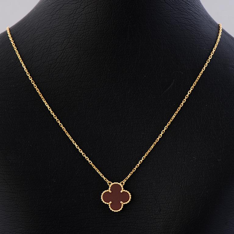 A VAN CLEEF & ARPELS NECKLACE, 'Alhambra'. 18K gold, carnelian.