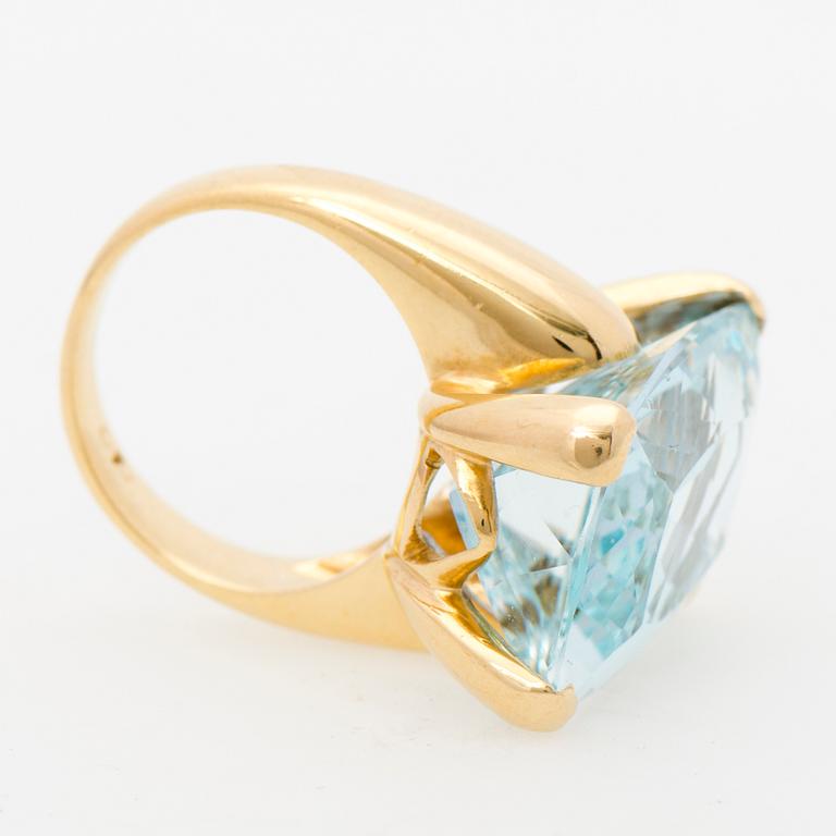 SORMUS, viistehiottu akvamariini, 18K kultaa.
