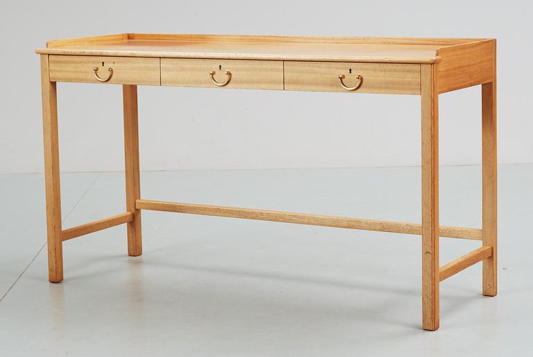 JOSEF FRANK
Skrivbord/sideboard, Firma Svenskt Tenn, modell 2115.