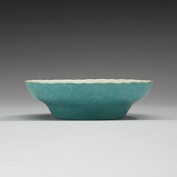 SKÅL, porslin. Qing dynastin med Daoguangs märke och period i rött (1821-50).