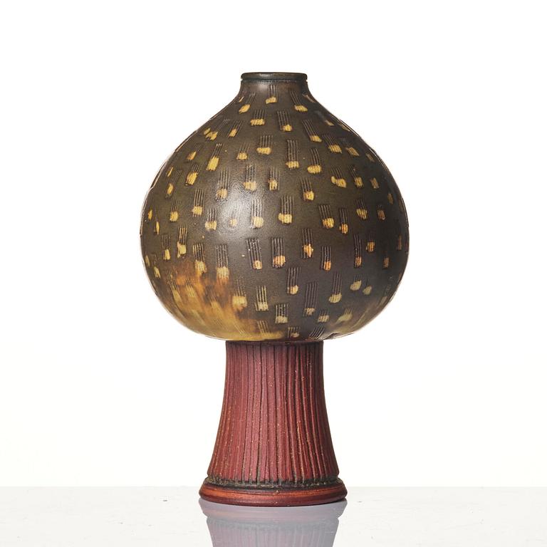 Wilhelm Kåge, a Farsta Spirea stoneware vase, Gustavsberg Studio 1949.