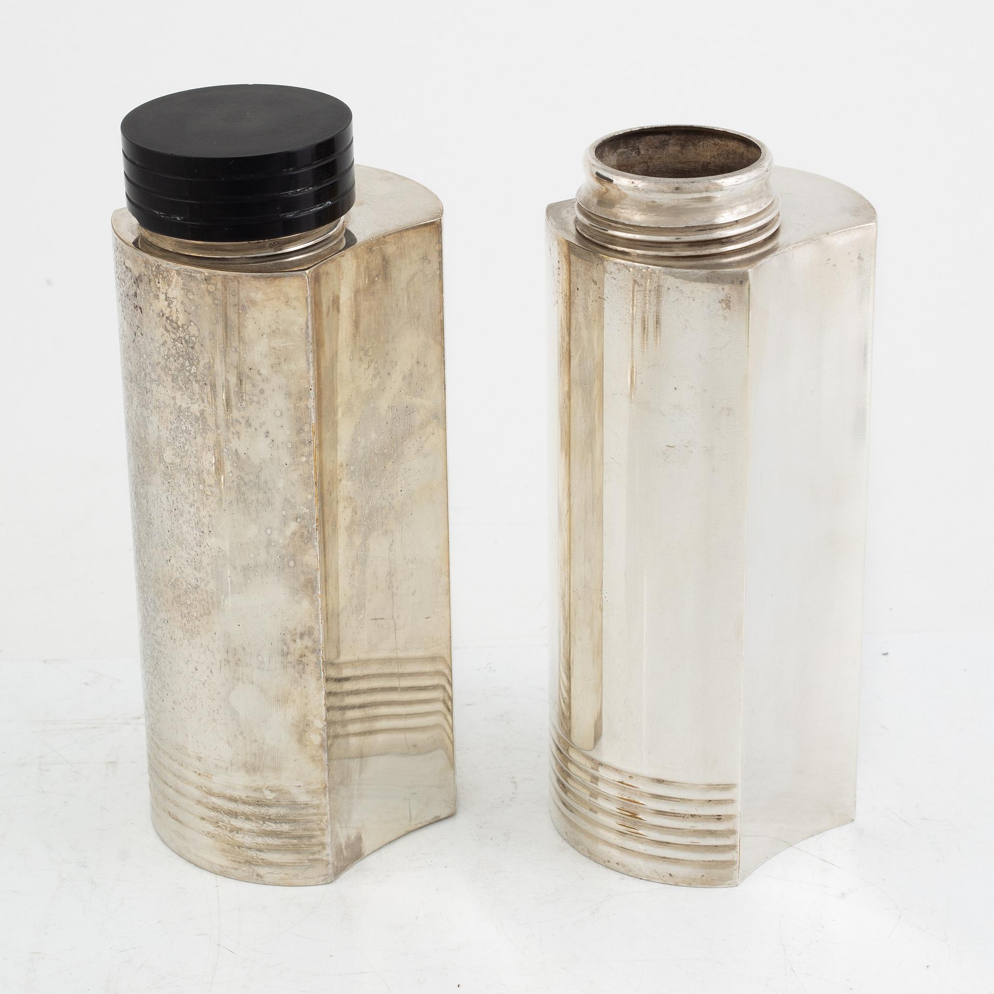 Folke Arström, eight silver plate cocktail glasses and a shaker, GAB.