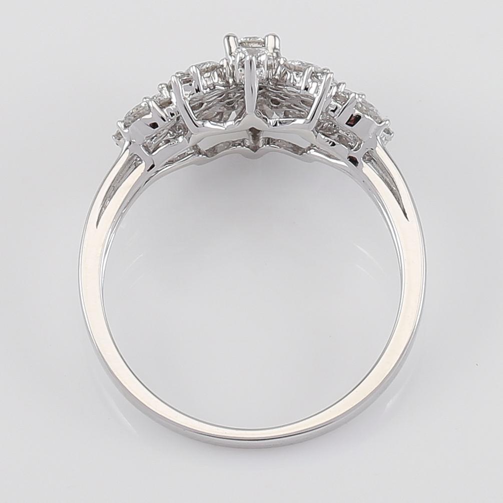 RING, 18K vitguld och diamanter tot ca 0.75 ct.
