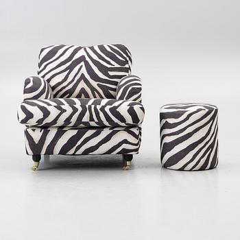 Fåtölj, av Howard-modell, samt pall.