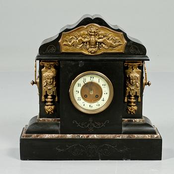 BORDSUR, nyrenässans, 1800-talets andra hälft.