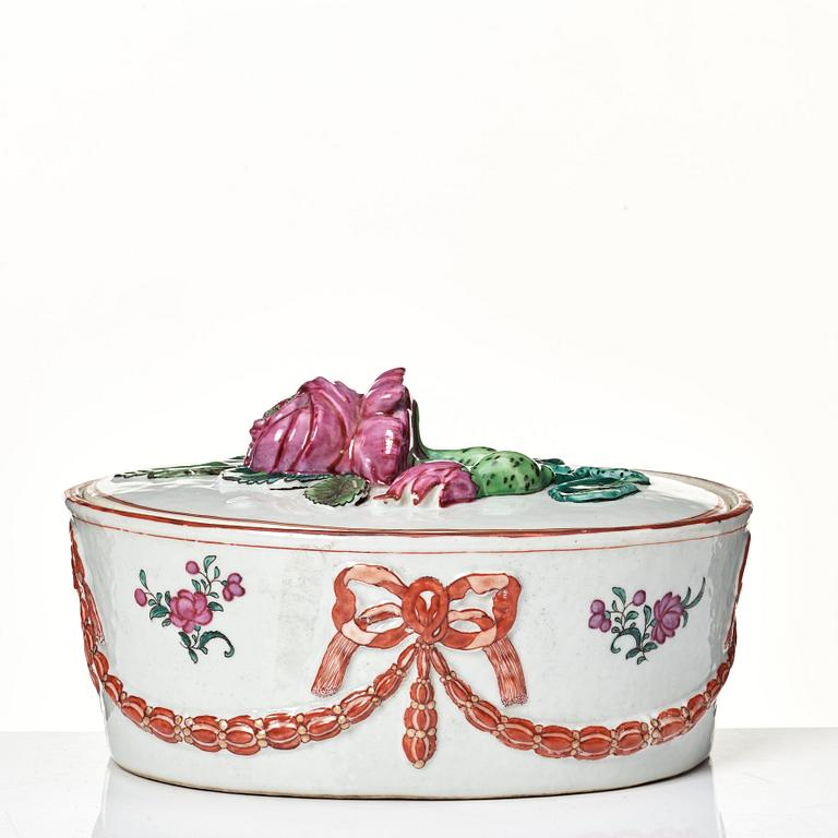 Pastejform med lock och fat, kompaniporslin. Qingdynastin, Jiaqing (1796-1820).