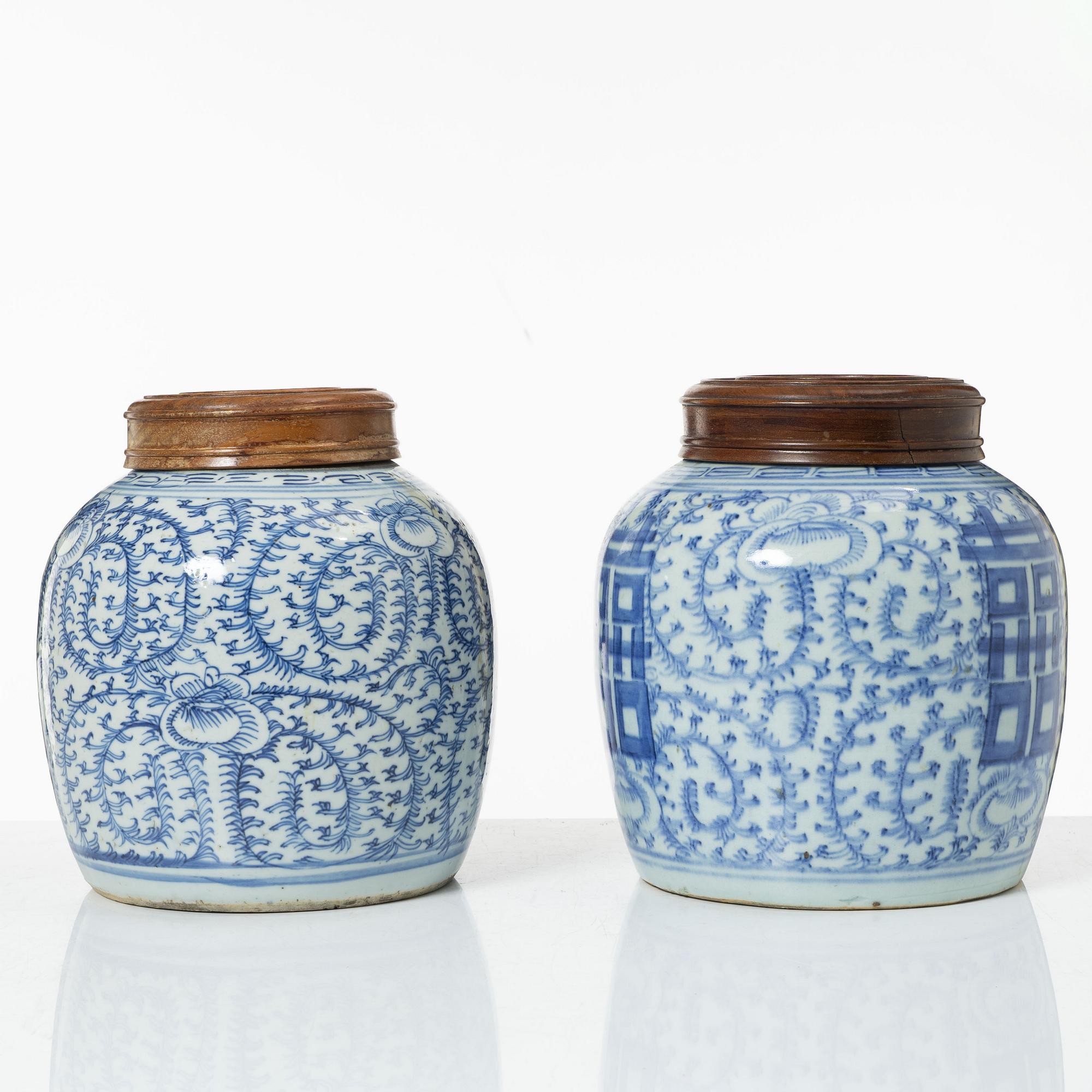 Two similar Chinese blue and white porcealin jars with wooden covers, Qing dynasty, 19th Century.